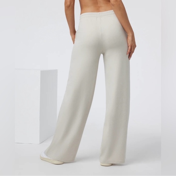NWT Vuori Dreamknit Halo Essential Wideleg pants - Picture 2 of 4